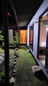 an outside view of a house with a green lawn at House Viotá in Viotá +2 photos