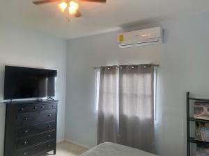 Μια τηλεόραση ή/και κέντρο ψυχαγωγίας στο Casa Relax