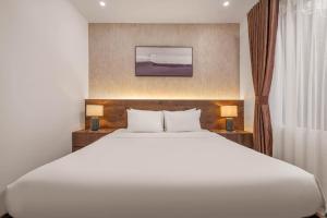 Ein Bett oder Betten in einem Zimmer der Unterkunft Kly Luxury Hotel