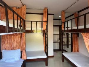 Postel nebo postele na pokoji v ubytování Malapascua Starlight Resort