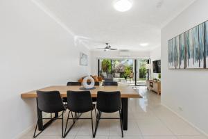 Χώρος καθιστικού στο Garden Apt 2Bed x 2Bath, parking