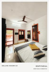 Giường trong phòng chung tại EspySoul Heritage Homestay +24 ảnh