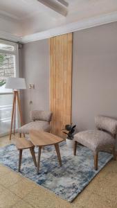 a living room with two chairs and a coffee table at Hotel Jorgito in Mar del Plata +3 photos
