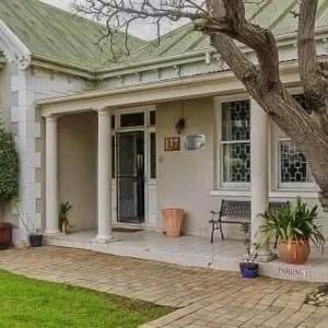 Hoone, kus külalistemaja asub +7 fotot