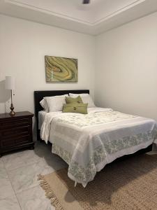 Ένα ή περισσότερα κρεβάτια σε δωμάτιο στο Carroll Estates 3 Bedroom Apartment Retreat