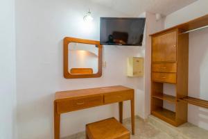 TV a/nebo společenská místnost v ubytování Suites Poliforum Inn