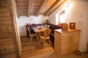 a dining room with a wooden table and chairs at Apartment Steger in Mittersill