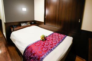 Postel nebo postele na pokoji v ubytování Ikebukuro Central Hotel