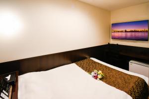 Postel nebo postele na pokoji v ubytování Ikebukuro Central Hotel