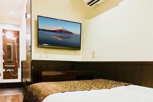 Postel nebo postele na pokoji v ubytování Ikebukuro Central Hotel