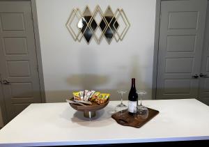 Modern & Cozy Apt with pool in prime location的酒水