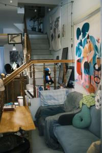 Un lugar para sentarse en A Forest Homestay