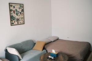 Un lugar para sentarse en A Forest Homestay