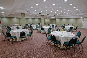 Konferenční prostory v ubytování Wyndham Golden Foz Suítes + 37 fotografií