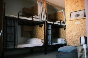 Postel nebo postele na pokoji v ubytování A Forest Homestay