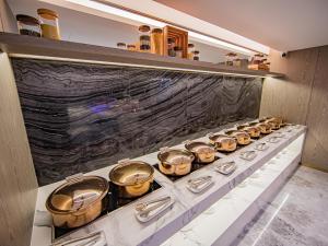อาหารที่มีในโรงแรมหรือบริเวณใกล้เคียง