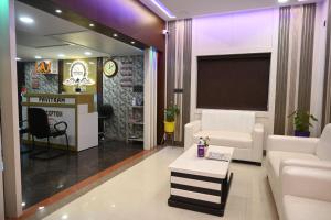 Pavitram Hotel & Banquet的休息区