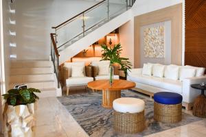 Coast Wise Hotel Dumaguete的休息区