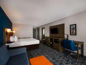 Posteľ alebo postele v izbe v ubytovaní Comfort Inn Falls Church - Tysons Corner