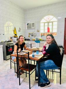 Ruang duduk di Sukoon Hostel