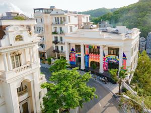Tòa nhà nơi resort tọa lạc