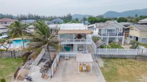 an aerial view of a house with a palm tree at Stories Stay pool villa Huahin พูลวิลล่าหัวหิน ติดทะเล in Sathani Khao Tao