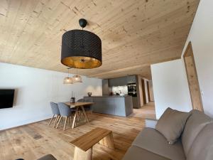 Kuchyň nebo kuchyňský kout v ubytování Bergblick Apartments - Weisshorn