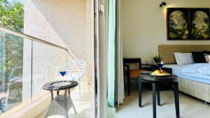 BluO Amani Vagator - Boutique Hotel Goa客房内的一张或多张床位