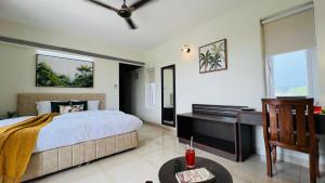 BluO Amani Vagator - Boutique Hotel Goa客房内的一张或多张床位