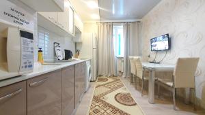 Dapur atau dapur kecil di 2 Центр 2-х комн кв на 1-6 гостей с 2мя кроватями и раскладным диваном, с 2мя санузлами