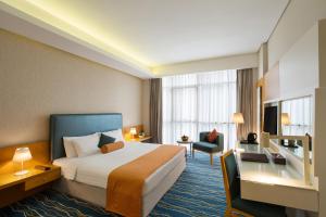 Postel nebo postele na pokoji v ubytování Royal Continental Hotel