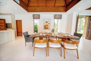 Ruang duduk di Luxury 4 Bedrooms 800 square meters of large space Private swimming pool private kitchen service Family and friends vacation