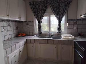 ครัวหรือมุมครัวของ Alexadra's house Κάτω Αλμυρή