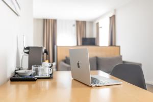 Un televizor și/sau centru de divertisment la Royal Hotel - Urban Living