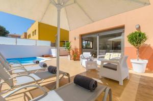 Πισίνα στο ή κοντά στο Can Pica Beach House by Llagosta Villas