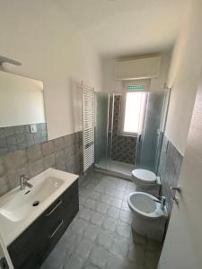 a bathroom with a sink and a toilet and a shower at Soluzione Casa Pietra Ligure SEA VIEW in Pietra Ligure