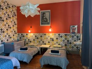 Кровать или кровати в номере " Venez DormiR Chez Nous " #Condom#Gascogne#d'Artagnan#Armagnac#Le Bonheur est dans le GERS