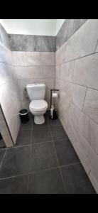 A bathroom at La case à coco