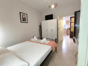 Postel nebo postele na pokoji v ubytování Poseidon Apartments + 37 fotografií
