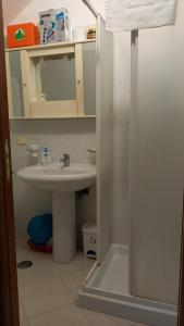 a bathroom with a sink and a mirror at Casa Camella in Perdifumo +23 photos