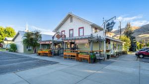 a building with tables and chairs on a street at Riverwalk Inn in Chelan