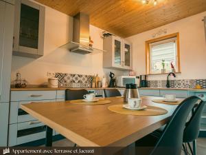 Kuchyň nebo kuchyňský kout v ubytování Appartement Terrasse du Pont Alsort + 16 fotografií
