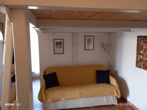 A bed or beds in a room at Casa Irma Confortevole appartamento nel cetro di prato