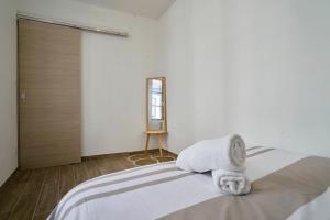 Ένα ή περισσότερα κρεβάτια σε δωμάτιο στο Charmante maison pour 4 au cœur de Valenciennes