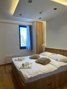 Postel nebo postele na pokoji v ubytování Snowtime Zlatni Javor 407 + 45 fotografií