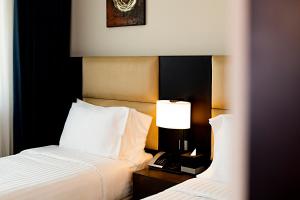 Postel nebo postele na pokoji v ubytování Jannah Executive Hotel Apartments
