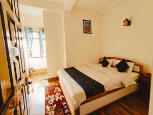 Postel nebo postele na pokoji v ubytování Jain Homestay