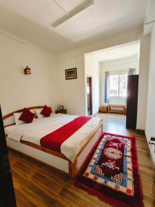 Postel nebo postele na pokoji v ubytování Jain Homestay