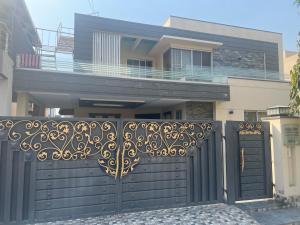 Το κτήριο όπου στεγάζεται  το δωμάτιο σε οικογενειακή κατοικία