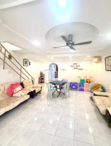 Gallery image of Double Storey 5 room Bukit Beruang -18pax in Ayer Keroh